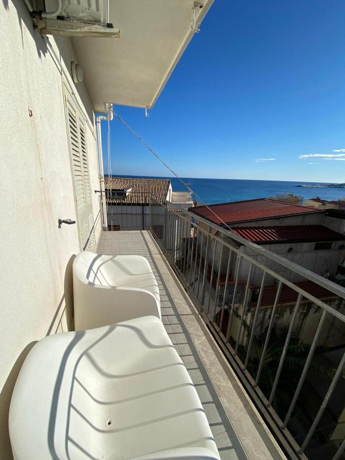 Nick & Santo'S Holiday Homes B&B Giardini Naxos Eksteriør bilde